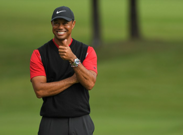 Tay golf Tiger Woods đứng đầu bảng xếp hạng