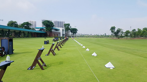 Sân golf Ecopark với trang thiết bị hiện đại 