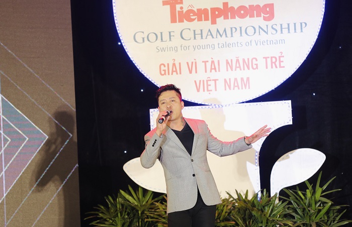 Ca sĩ Tuấn Hưng có gặp trong đêm Gala và cũng là một VĐV tham dự giải golf