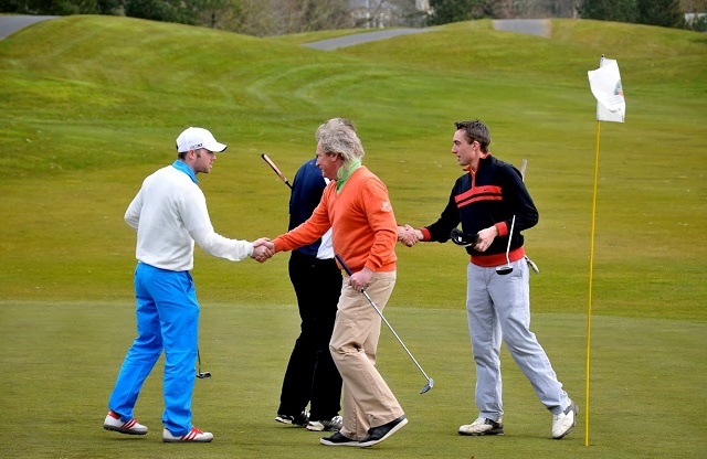 Một tay golf chuyên nghiệp cần nắm rõ các quy tắc ứng xử khi chơi golf