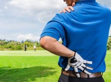Có khoảng 80% người mới chơi golf gặp các vấn đề về lưng