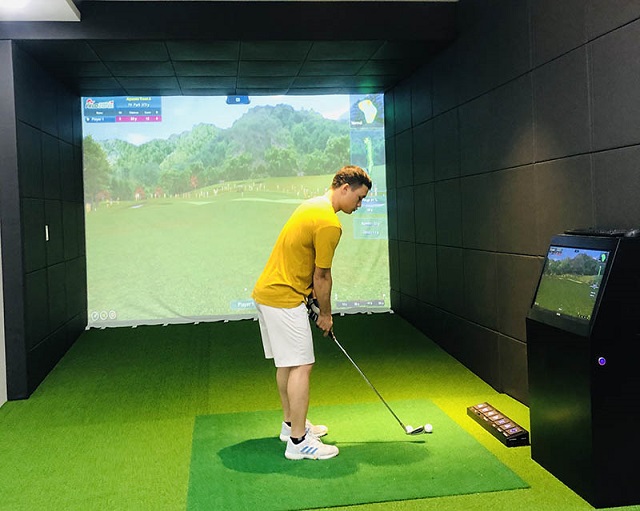 Phòng golf Okongolf sử dụng công nghệ Ultra Driving Range với 25 thông số đo lường về cơ thể golfer 